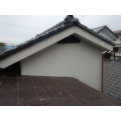 外壁のひび割れ補修と塗装