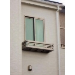 窓のアクセントに！フラワーボックス取付
