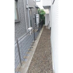 スッキリとした印象のフェンス