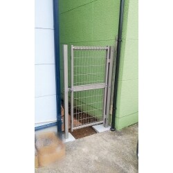すっきりと防犯性を高める門扉