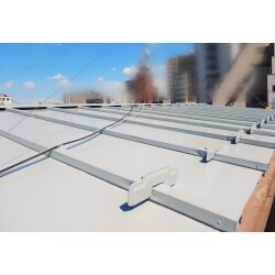 ラジカル塗料は、チョーキングが発生しにくい特徴があります。紫外線や雨風に当たっても、耐久性が高いため劣化が遅く、ひび割れや水漏れの発生も抑えられます。