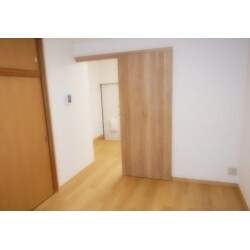 母屋と間仕切り賃貸用スペースに。