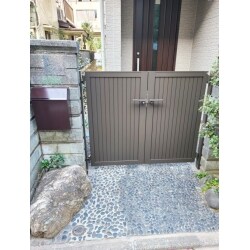 プライバシーに配慮した門扉とフェンス