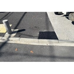 家の前の擬石ボラード撤去しました。