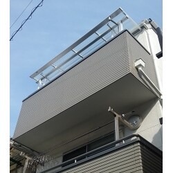 三協　テラス用屋根メニーウェル3階設置用を採用しました。