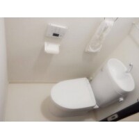 明るく清潔なトイレ