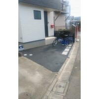 アスファルトの駐車スペース