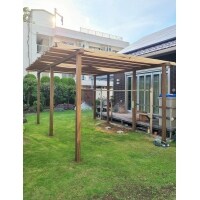 開放的なデザインのパーゴラポーチがお洒落なお庭