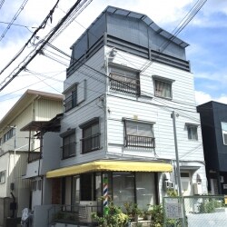 外壁は金属サイディングでしたので、インターナショナルペイントの「IPメタルコートSI」で塗装しました。