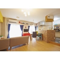 カラフルな遊び心あふれる住まい