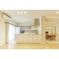 キッチンを南側に移動。撤去できない構造を活かす逆転の発想