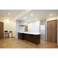 オープンなフルフラット対面キッチン。収納も使いやすく。