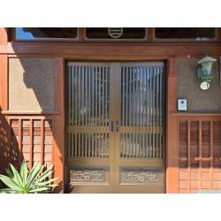 古き良き、玄関引き分け戸