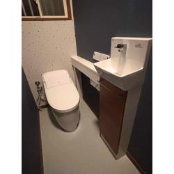 カウンター付きトイレを選択することで、大規模な工事をすることなく独立手洗い器の設置が可能に！
見た目もスタイリッシュでとってもオススメです！
