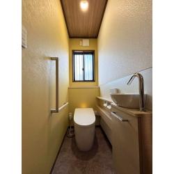 天井クロスを木目調にしておしゃれな空間になりました。