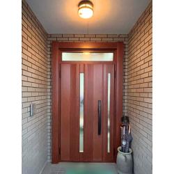 断熱性や防犯性もアップした、明るい印象の玄関になりました。