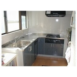 食器洗付きの機能的なＬ型キッチン