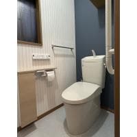 アクセントクロスでお洒落なトイレ空間に