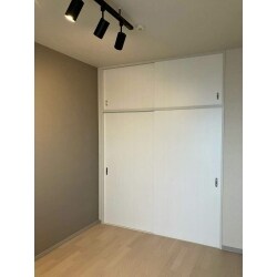 押入れの襖と天袋は木製建具を作製し、入れ替えました。