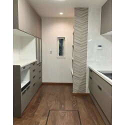 勝手口を無くして収納充実のキッチンに