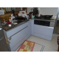長年使用したキッチン交換・ベランダ床張替・洗面台、サッシも。