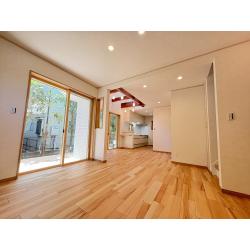 耐震性や断熱性、採光の問題を解消しながら、末永く快適に暮らせる住まいへとフルリノベーション。