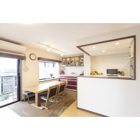 回遊できる間取りで家事動線を改善、家族が集まる団らん住まい