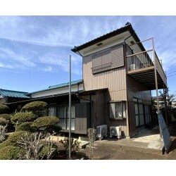 戸建住宅の外壁を日本ペイントのファインパーフェクトトップで塗り替えました。落ち着いたブラウンの外壁が和の雰囲気にぴったりです。