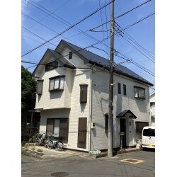 青空に映える明るいホワイト系で明るくなりました