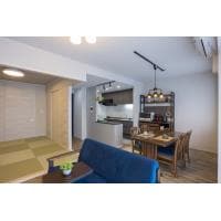 グレーとネイビーが彩るこれからの暮らしを楽しむ住まい