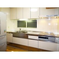 収納の中までステンレスで清潔なキッチン