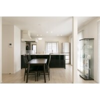 家族の声が響き合う!シンプルなワンルーム空間で暮らす住まい