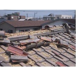 地震で壊れた棟瓦を直しました。