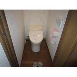 便器の後ろ側のお掃除が楽になるタンクレス風トイレへの交換