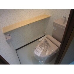 使いやすい棚を設置してバリアフリーにしたトイレリフォーム