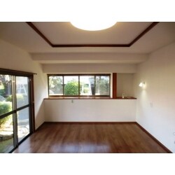 明るくなった洋室から見える庭がとてもキレイです。