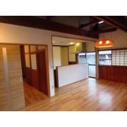 古民家風の建物の風合いを壊さないようにリフォームしました。
