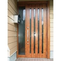 木製玄関ドアを明るさが増す鋼製木製ドアにリフォーム