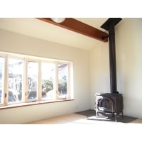 薪ストーブのある家