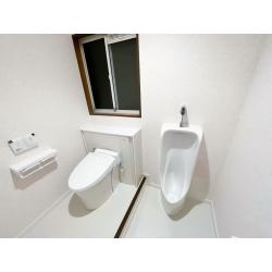 キャビネット付きのトイレに一新。見た目もすっきりとした印象になりました。