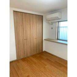 結露によるカビの発生した部屋に断熱ボードや内窓を施工し、将来の子ども部屋の準備です。