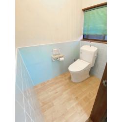 不要な小便器と手洗器を撤去し、ゆとりのあるトイレ空間に。
