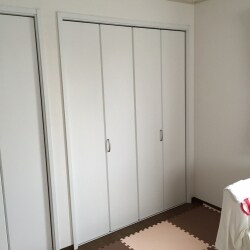 103.マットなホワイトのかわいらしいクローゼット