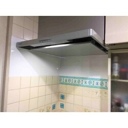 レンジフードを取り換えるだけで、キッチンが明るい印象に！