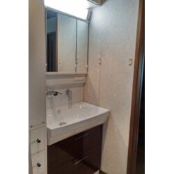 290.収納たっぷりの洗面化粧台へ