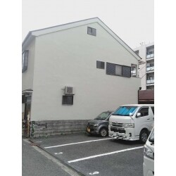 耐候性を備えた、プレマテックスのラジセラという塗料を採用。目地の部分やサッシ廻りのコーキングもしっかりと！