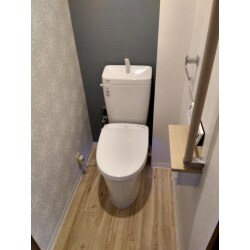 384.手すり設置で安心！トイレ改修