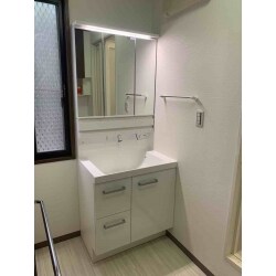 438.一面鏡から三面鏡の洗面台へ交換