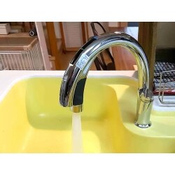 キッチンの水栓の水漏れを機に憧れのタッチレス水栓へ交換を希望の施主様。
浄水器ビルトイン型のタッチレス水栓をご提案。
キッチンの水栓がとっても快適になりました。