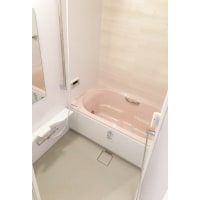 147.明るいピンクのお風呂、大きな大きな洗面台